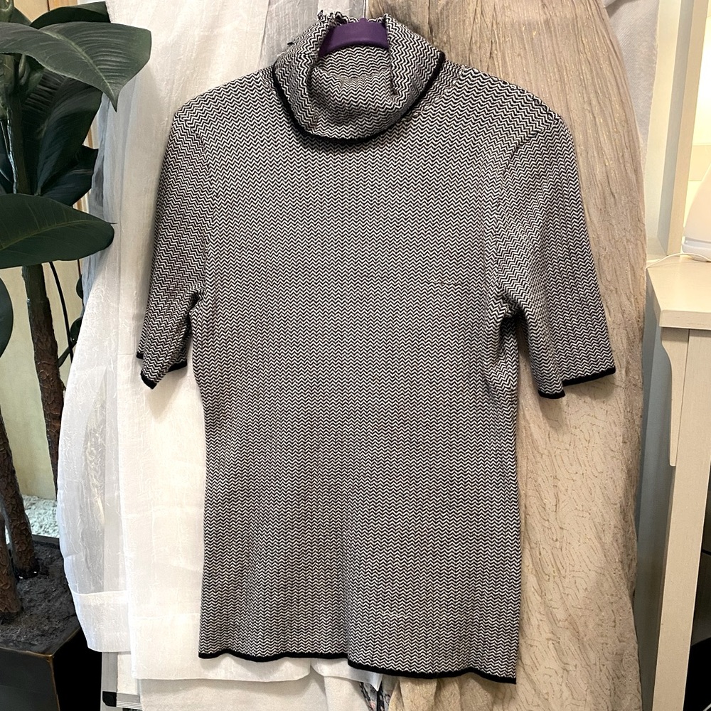 WHBM l Turtleneck sweater short sleeves